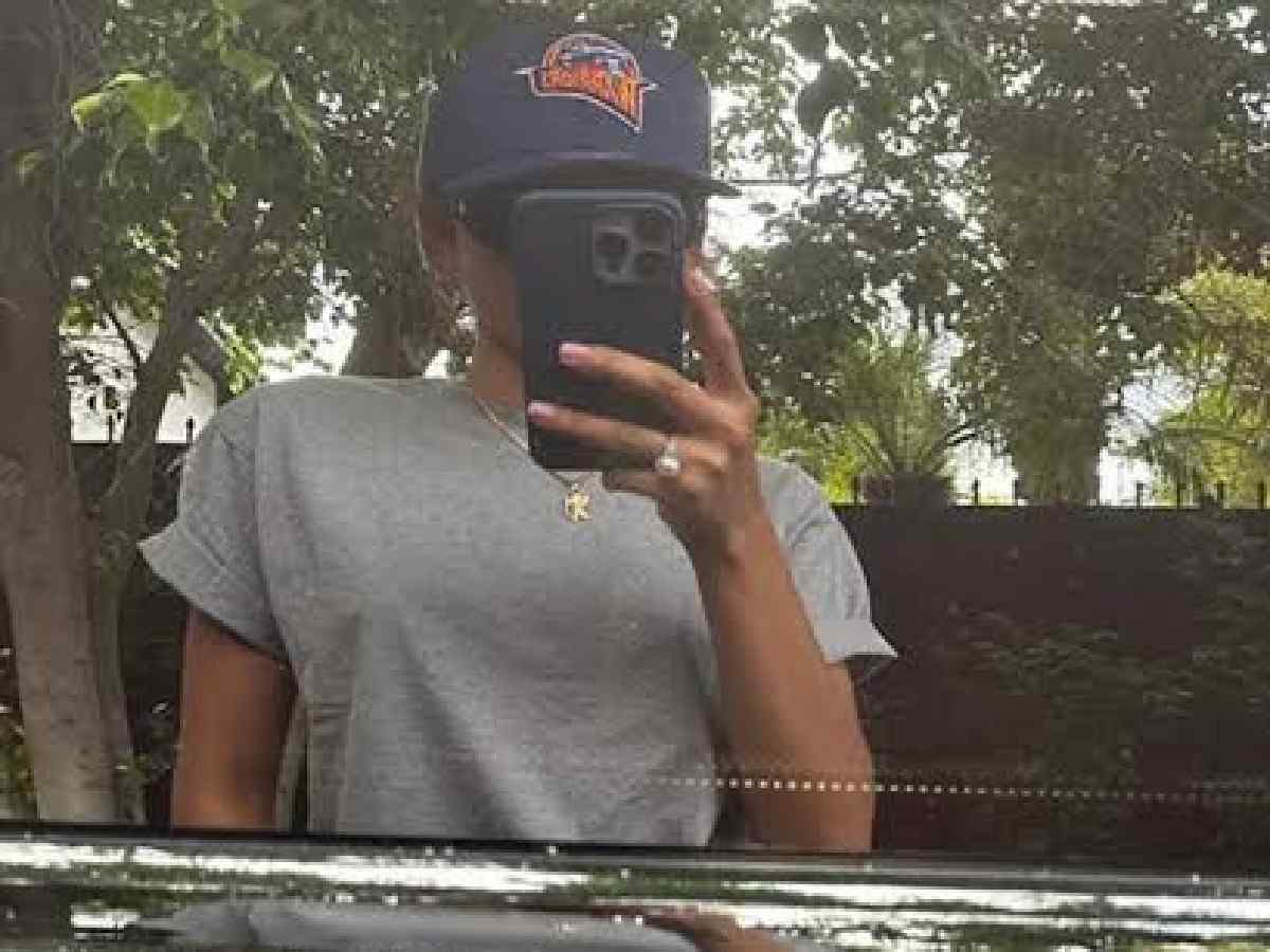 Zendaya shares a mirror selfie, sparking engagement rumors