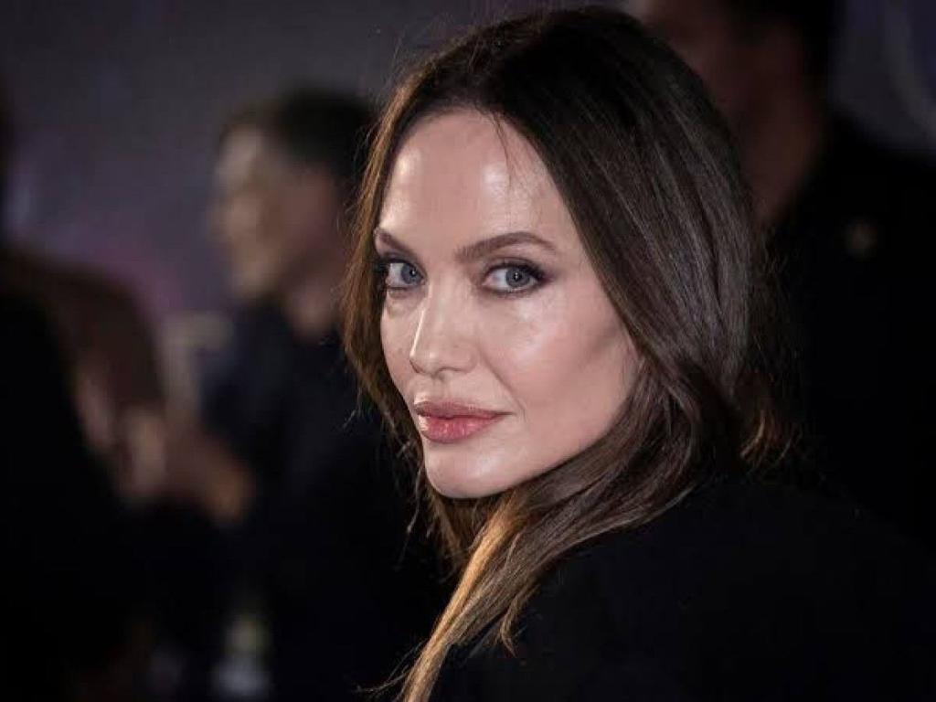 Angelina Jolie 