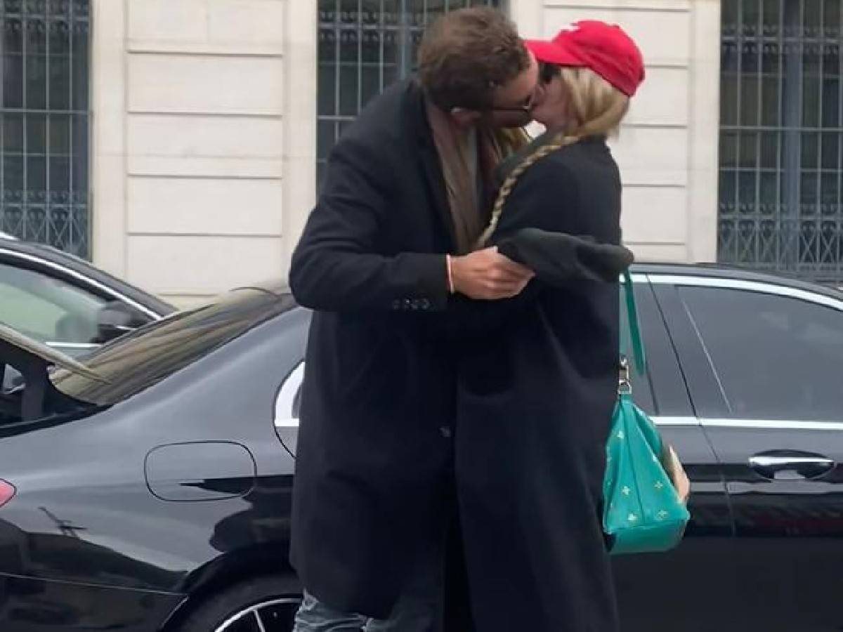 Sophie Turner was spotted kissing Peregrine Pearson in Paris