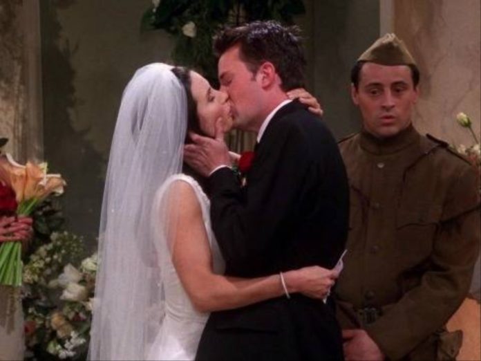 Courtney Cox and Matthew Perry on 'Friends'