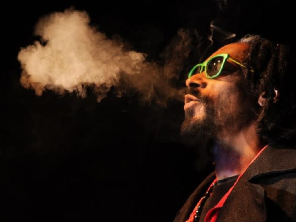 Snoop Dogg quits smoking