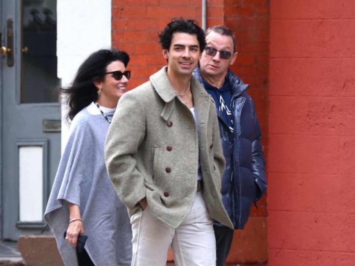 Joe Jonas' evening out with parents a day before Thanksgiving after the divorce with Sophie Turner
