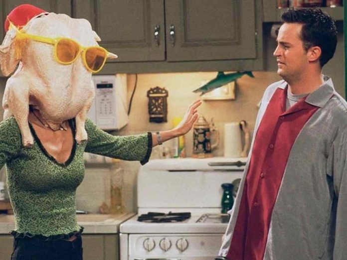 Courtney Cox recreates the famous turkey on the head scene from 'Friends' for Thanksgiving