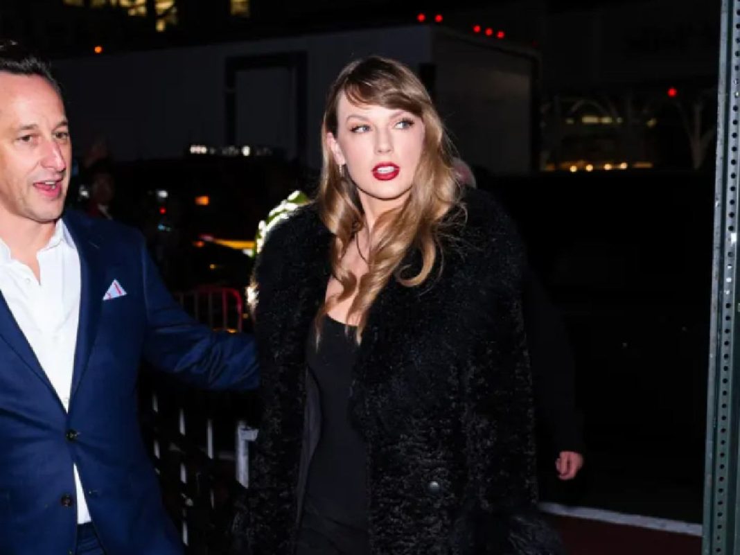 Taylor Swift Turns Heads In Black Gown At Emma Stone's 'Poor(02)