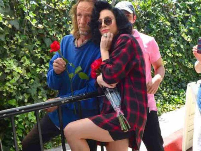 When Lady Gaga won hearts by posing for pictures with a homeless man