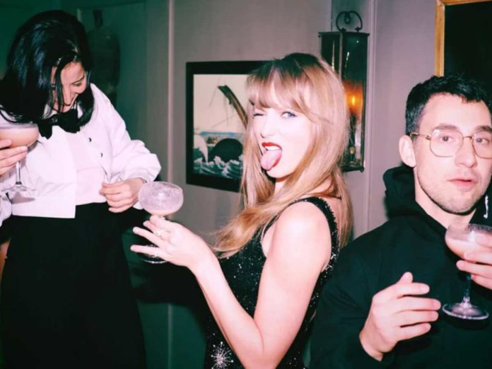 Taylor Swift with her celebrity friends at the birthday bash. (Image: Instagram)