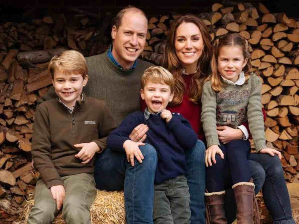Prince William and Kate Middleton's Christmas Card get criticized for its Photoshop fail