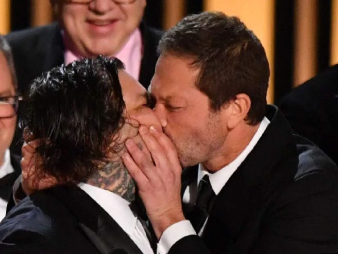 'The Bear' actors kissed on the Emmys stage (Image: Getty)