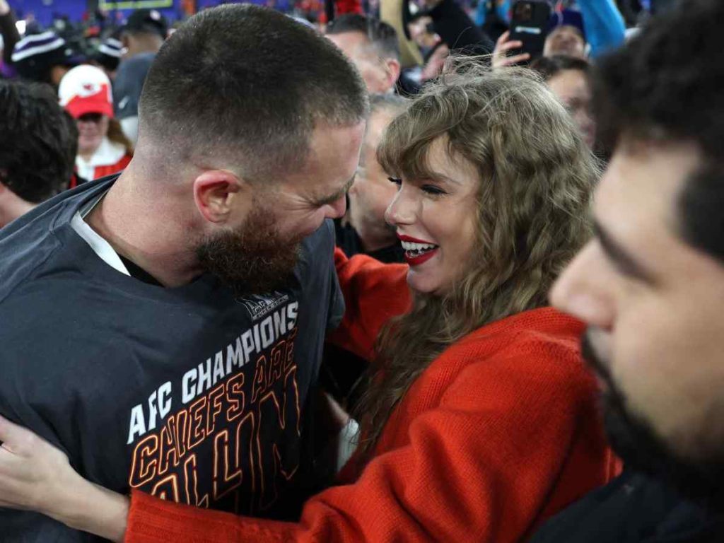 Travis Kelce & Taylor Swift celebrating Chiefs' win