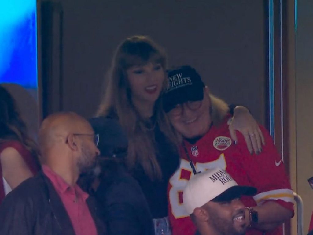 Donna Kelce And Taylor Swift Cheering for Travis Kelce