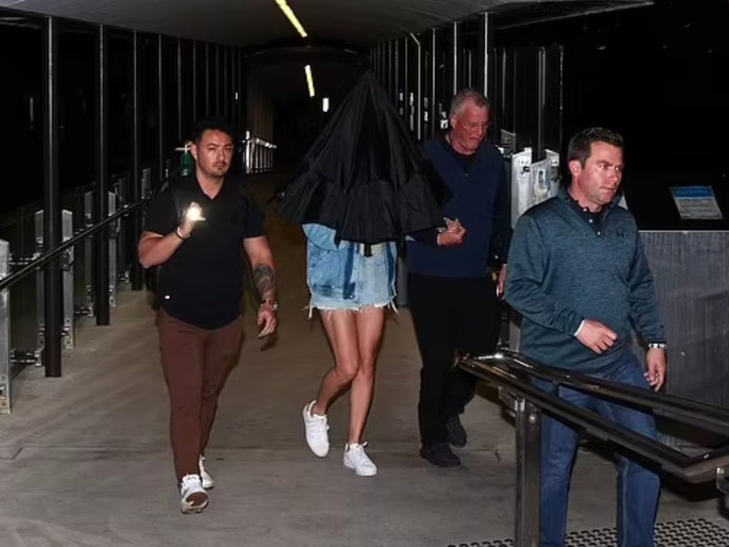 Taylor Swift leaving Australia (Credits: Matrix Pictures)