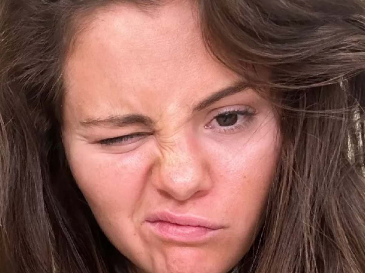 Selena Gomez Goes MakeupFree In Series of New ‘Real’ Selfies On Instagram(02)