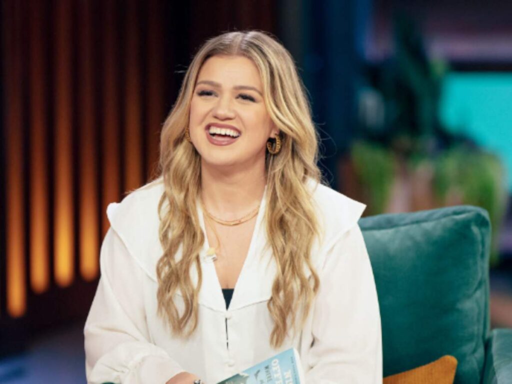 Kelly Clarkson  on 'The Kelly Clarkson Show' 