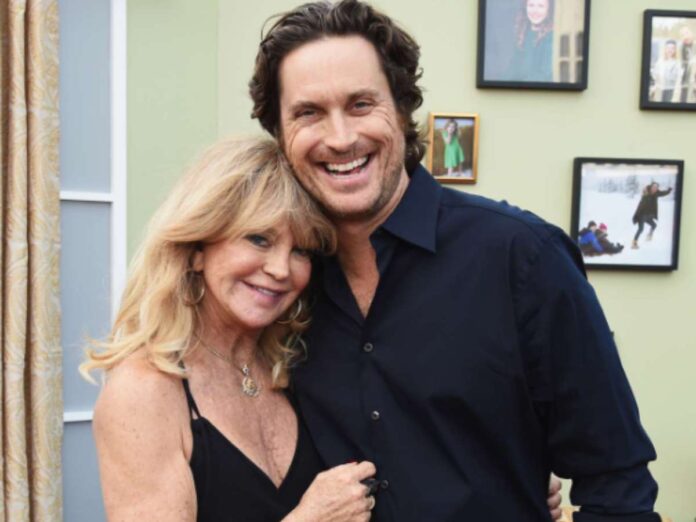 Oliver Hudson with his mother (Credit: X)