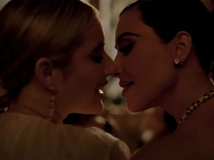 Kim Kardashian and Emma Roberts in 'American Horror Story'