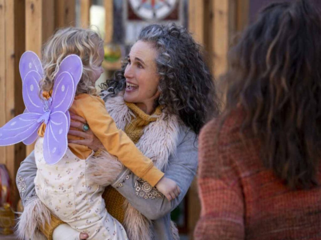 Margaret Qualley's real-life mom, Andie MacDowell as Paula in 'Maid' (Image: Netflix)