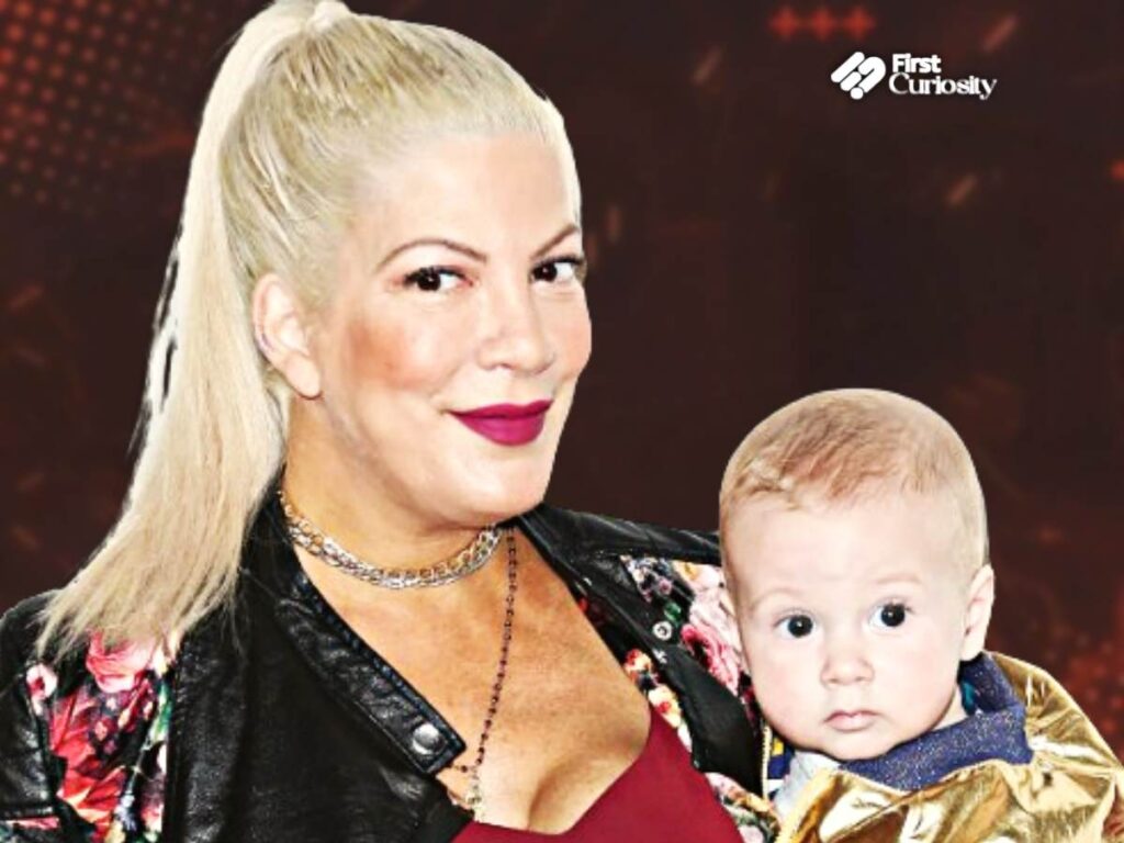 Tori Spelling with her child 