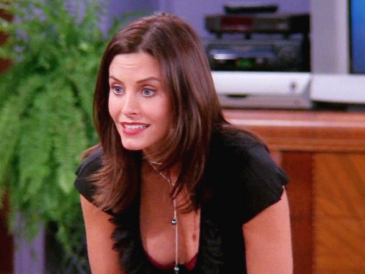 Watch Courteney Cox Channels Her 'Friends' Character Monica Geller In