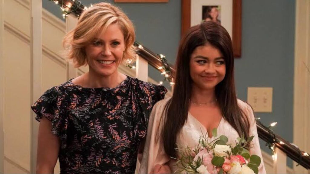 Sarah Hyland and Julie Bowen in 'Modern Family' 