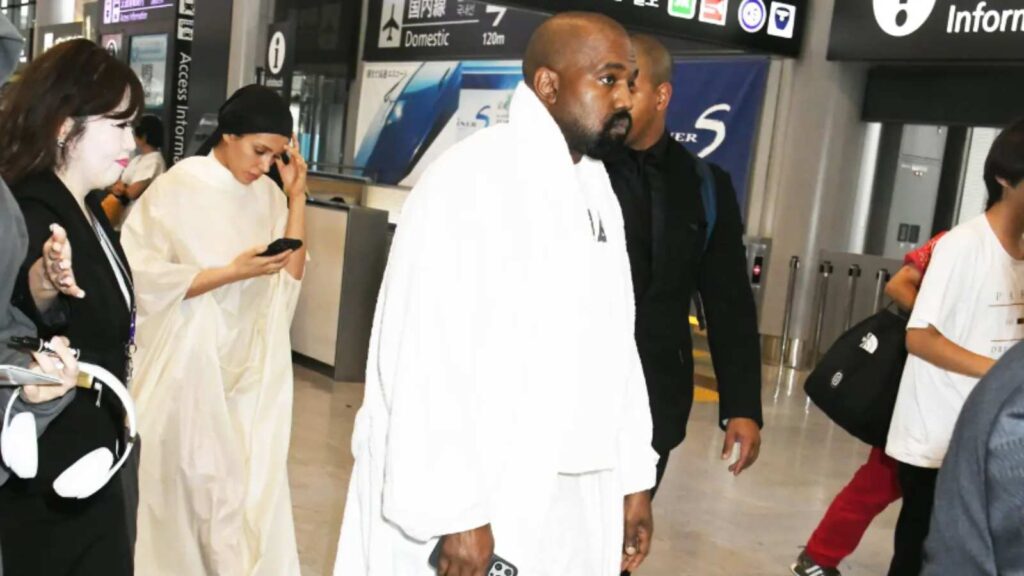Bianca Censori and Kanye West at the Japan airport