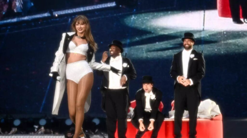 Taylor Swift and Travis Kelce during London show