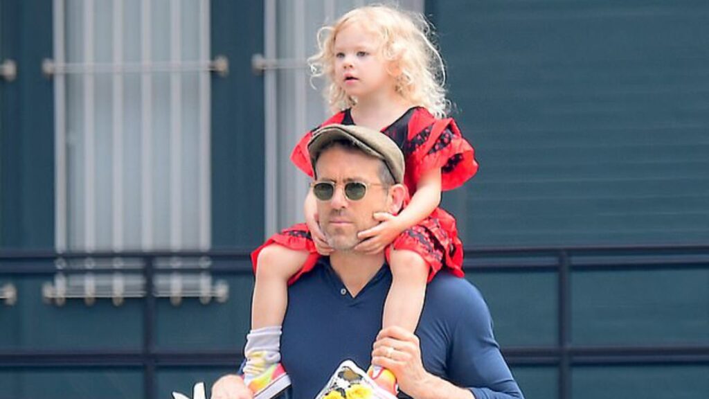 Ryan Reynolds with his daughter, Inez (Image: X @/ somebarblackdog)