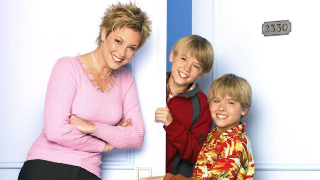 Dylan and Cole Sprouse with Kim Rhodes (Image: Disney )