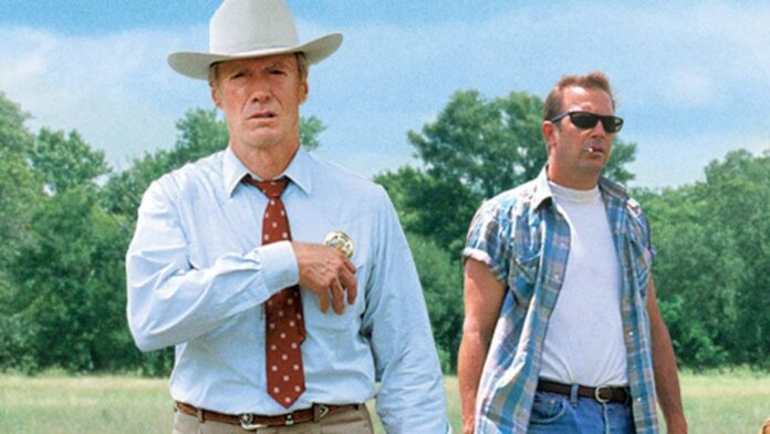 (L) Clint Eastwood as Phillips and (R) Kevin Costner as Butch (Image: Warner Bros)