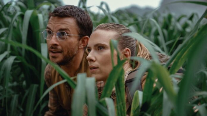 Jonathan Bailey and Scarlett Johansson in Jurassic World Rebirth (Image: Universal Pictures)