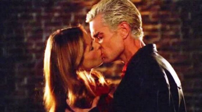 Sarah Michelle Geller and James Marsters (Image: United Paramount Network)