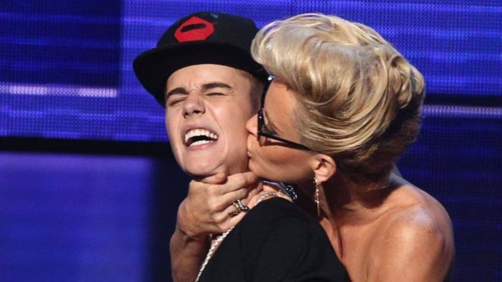 Justin Bieber getting kissed by Jenny McCarthy (Image: Daily Star)