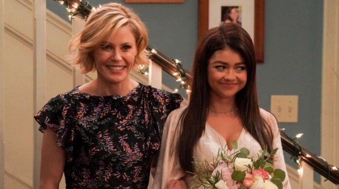 Julie Bowen and Sarah Hyland in 'Modern Family'