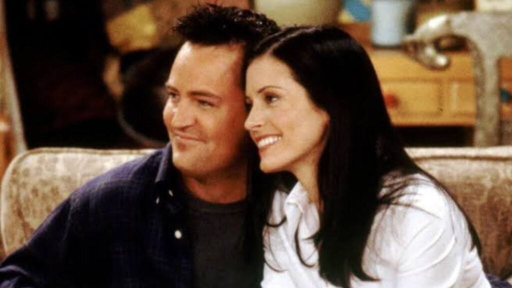 Matthew Perry and Courtney Cox in 'friends' (Image: NBC)