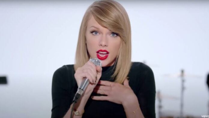 Taylor Swift in 'Shake It Off' (Image: Youtube)