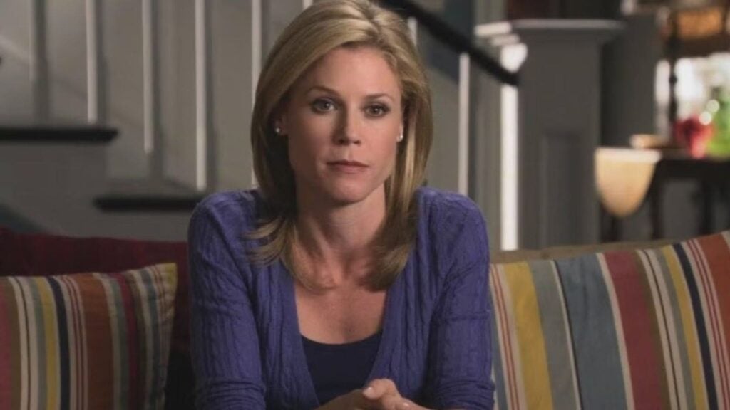 Julie Bowen as Claire Dunphy 