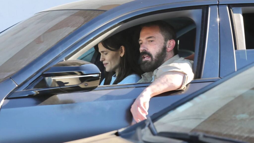 Ben Affleck with Jennifer Garner in the car (Image: BACKGRID)