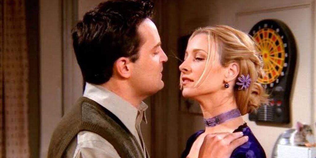 Matthew Perry as Chandler and Lisa Kudrow as Phoebe in 'Friends' (Image: Warner Bros)