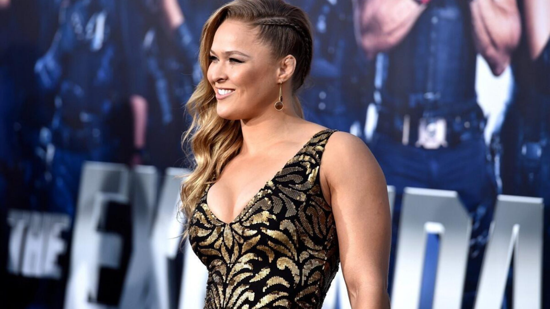 Ronda Rousey (MMA/WWE) vs. Floyd Mayweather Jr. (Boxing)