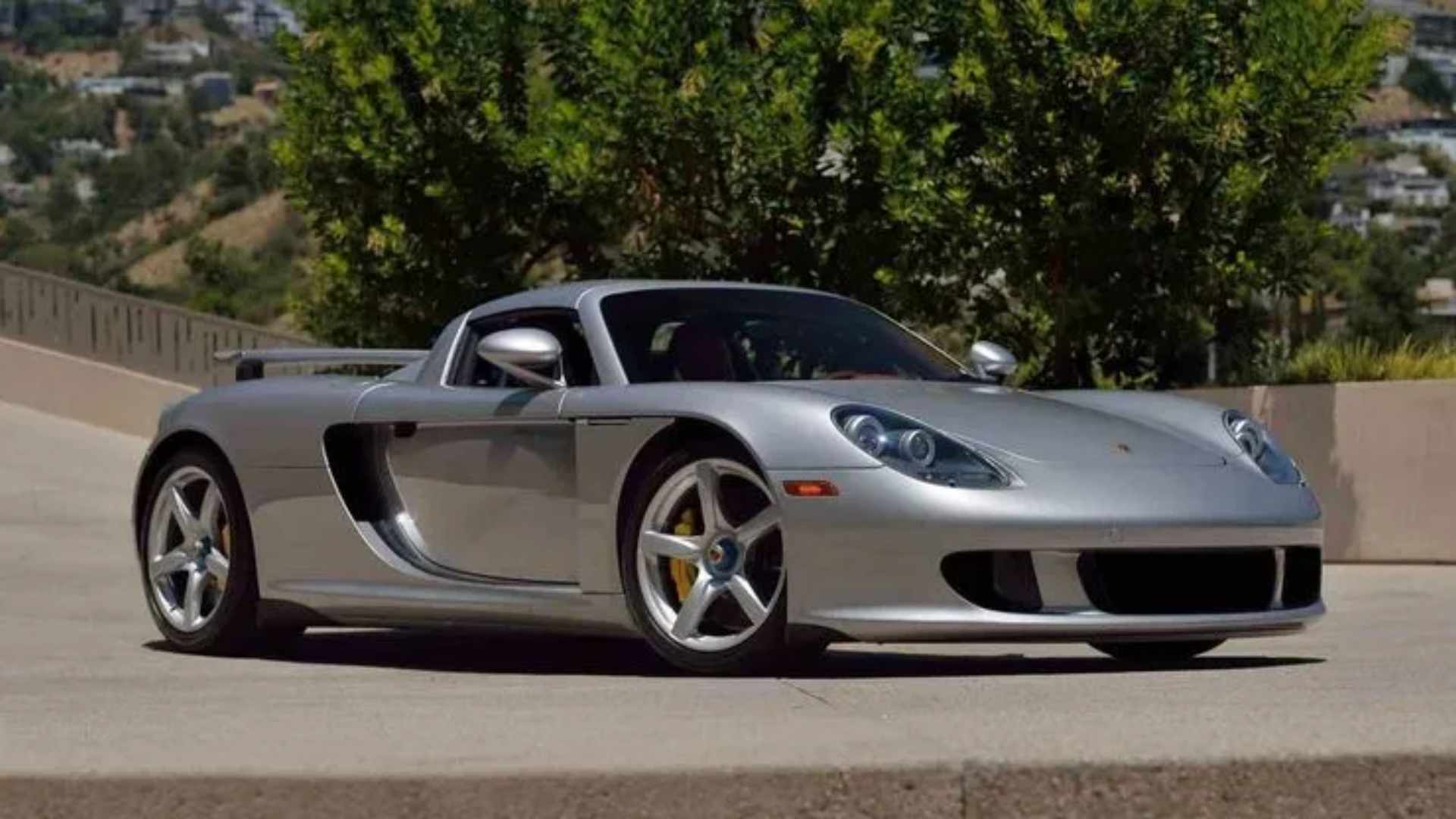 30) Tiger Woods - Porsche Carrera GT