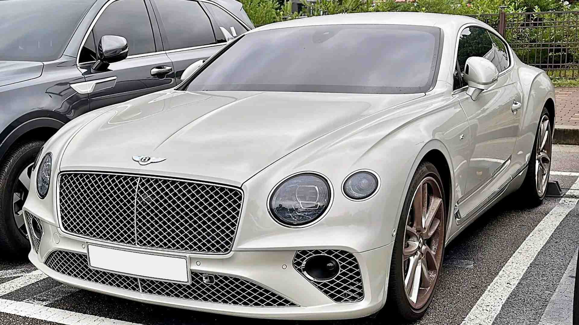 25) Novak Djokovic - Bentley GT SuperSport