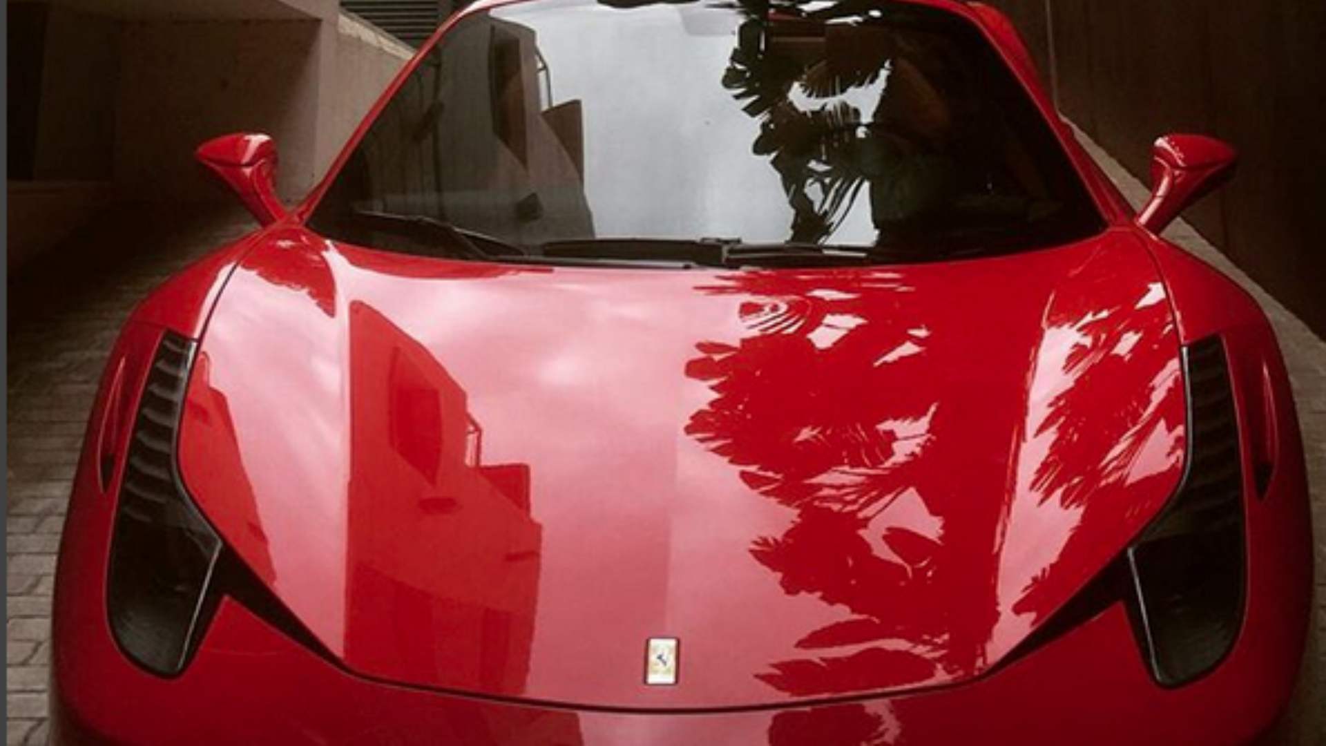 23) Neymar - Ferrari 458 Spider