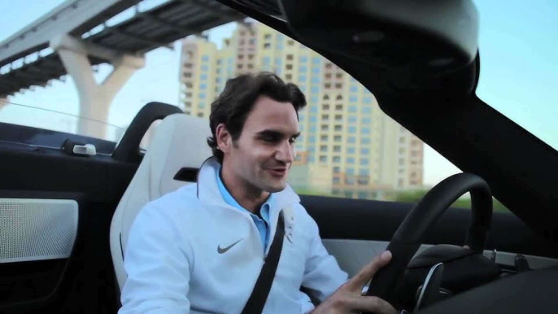 18) Roger Federer - Mercedes-Benz SLS AMG