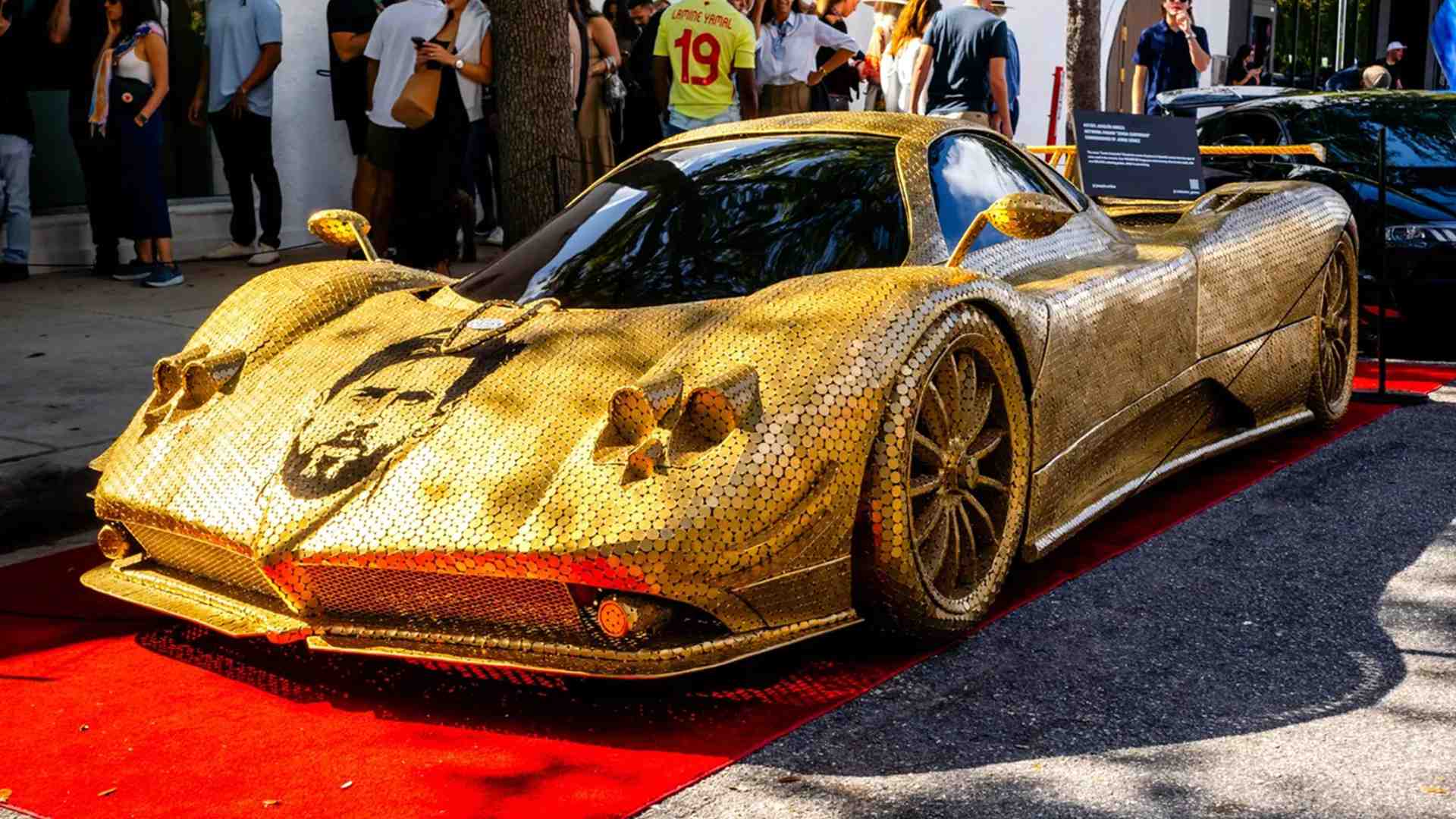 3) Lionel Messi - Pagani Zonda Roadster F