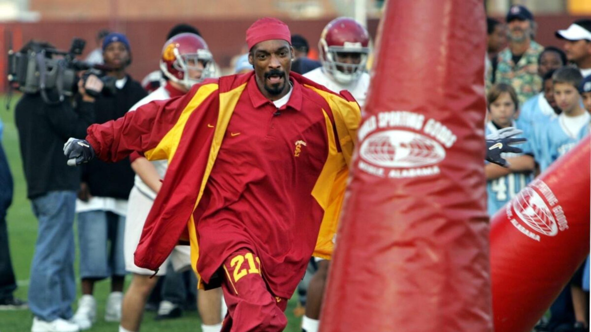 4. Snoop Dogg - USC Trojans Football, Oakland Raiders, Pittsburgh Penguins