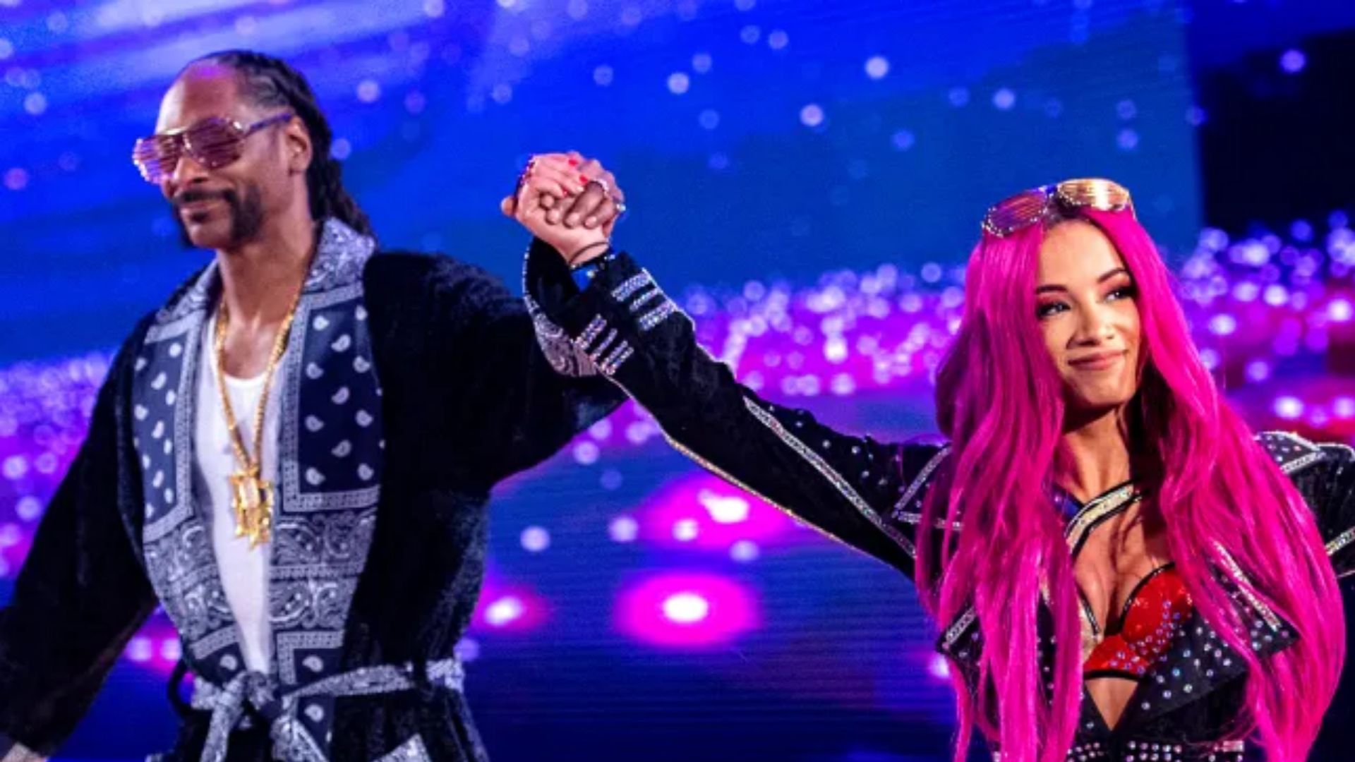 13. Snoop Dogg Joins Cousin Sasha Banks for Epic WrestleMania 32 Entrance