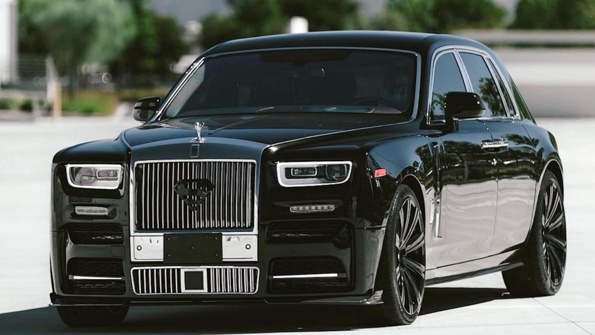 4. Shaquille O'Neal's Superman Rolls-Royce: Custom Caped Crusader