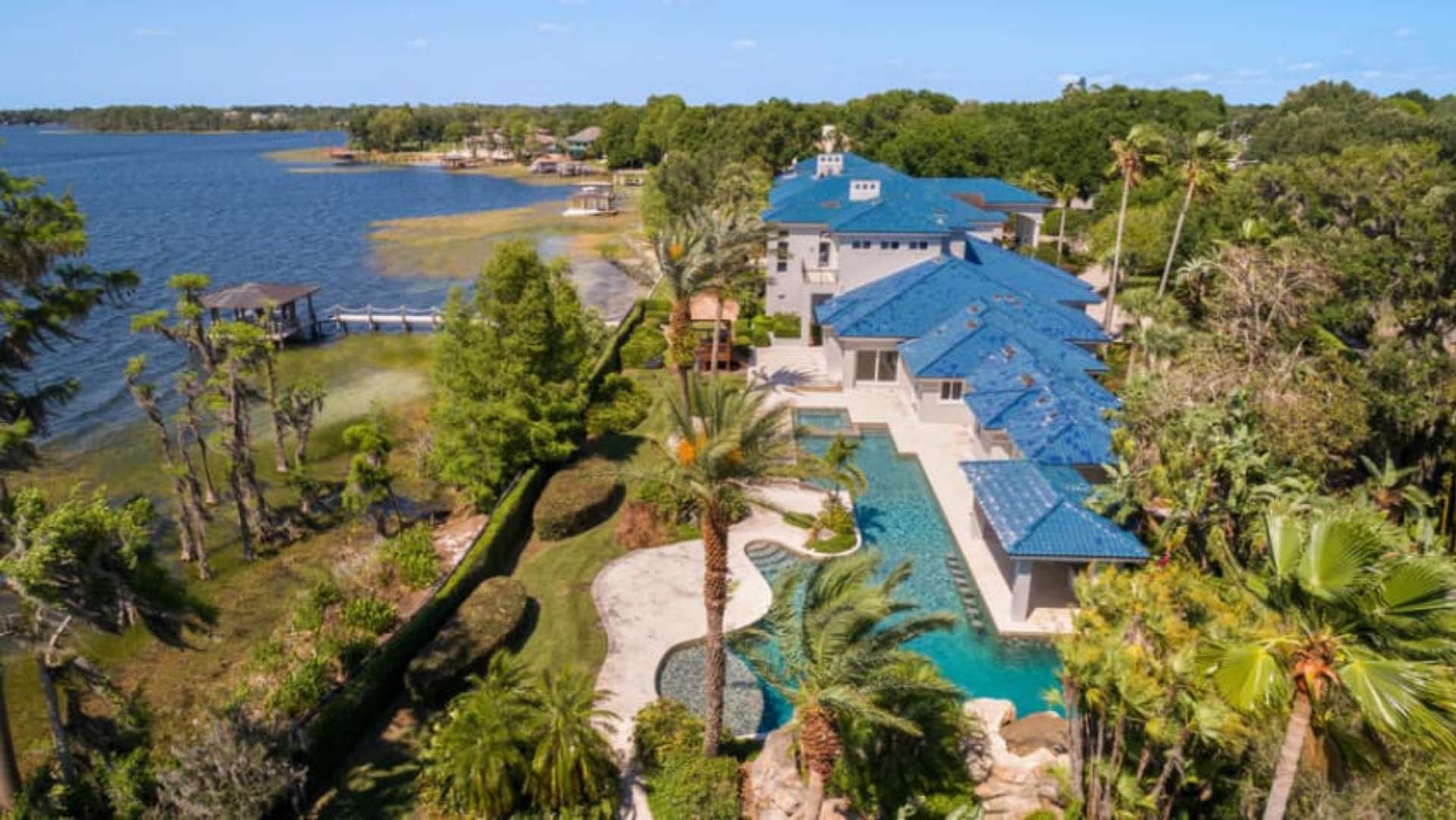 3. Shaquille O'Neal's "Shaq-apulco" Mansion: A Watery Wonderland