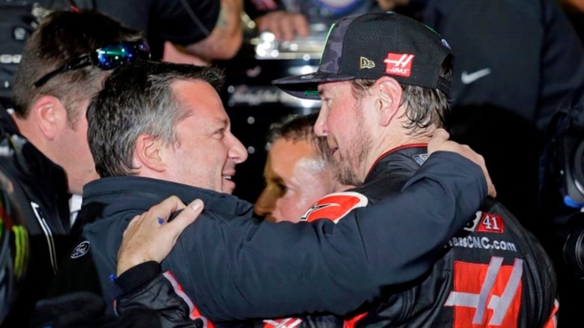 20. Tony Stewart vs. Kurt Busch