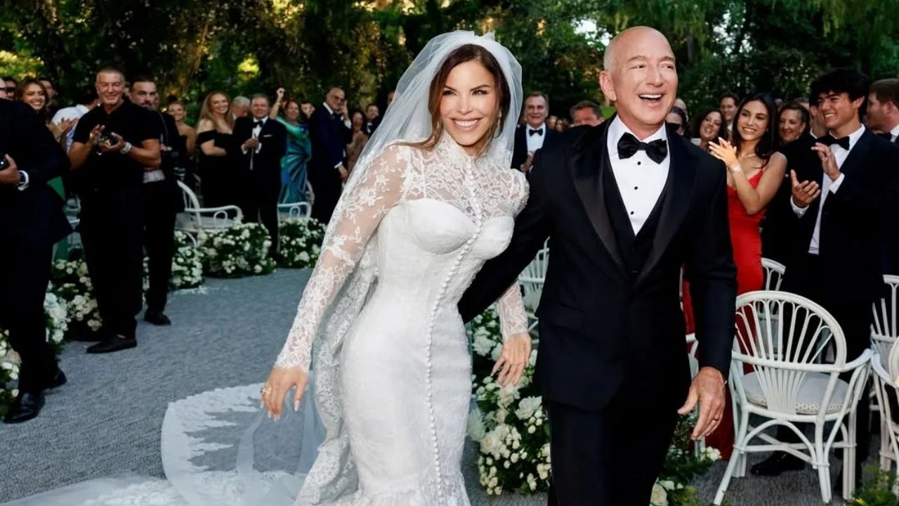 Jeff Bezos and Lauren Sánchez: $10 million