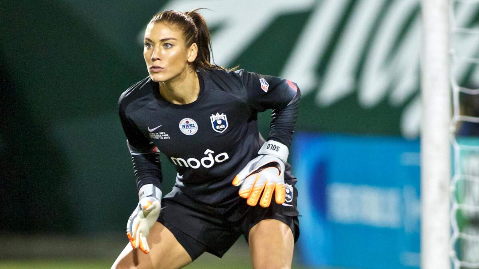 25) Hope Solo